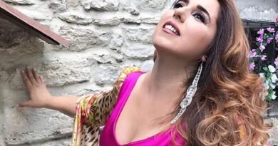 Seher Dilovan'dan kadın şarkıcılara sert eleştiriler: "Memelerini sergileyip..."