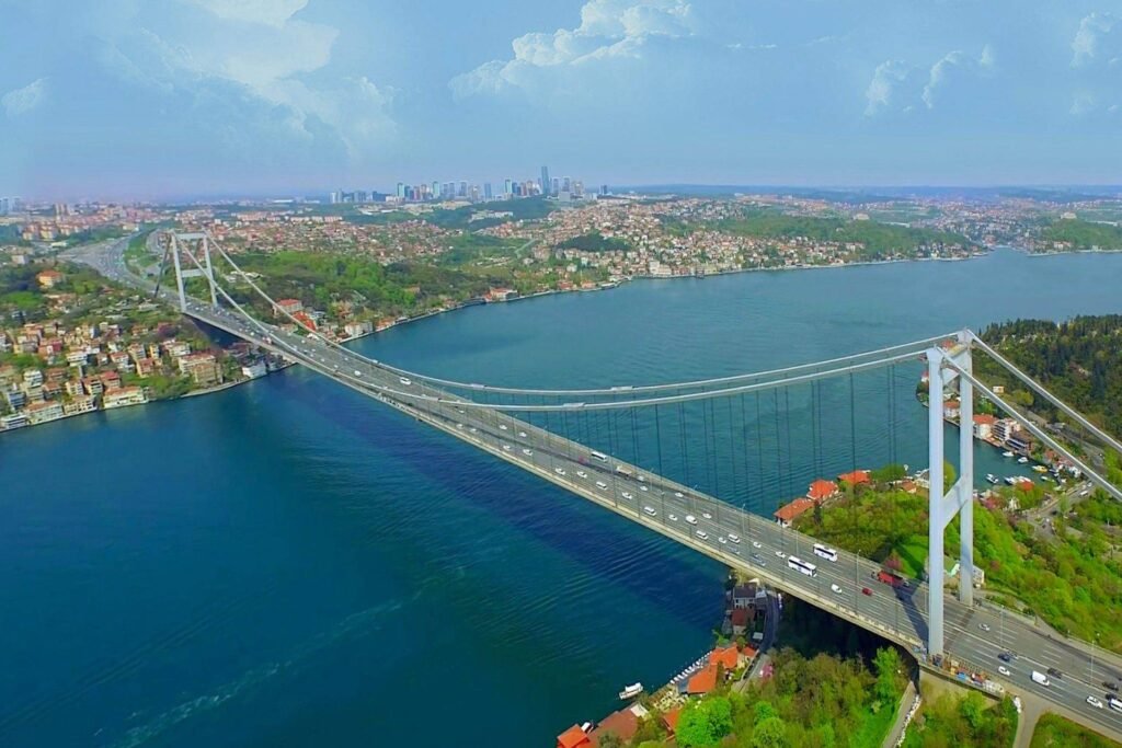 İstanbul Boğazı'ndaki 7 Temel Yapı: Tarih ve Manzarayı Birleştiren Noktalar