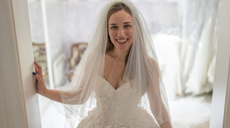 Gelinlik, Alyans, Gelin Başı ve Kırmızı Gelin Kuşağı: Düğün Ritüellerinin Hikayeleri