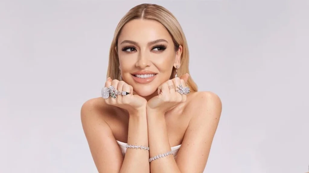 Hadise, oyunculuğu keşfetti: “Devamı gelecek!”