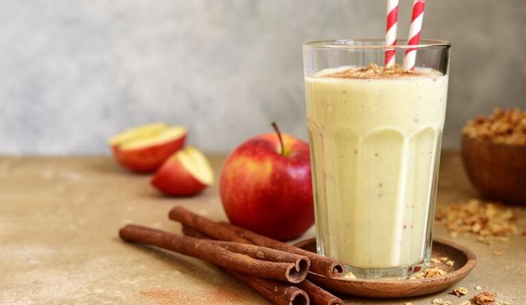 Besleyici Elmalı Smoothie Tarifleri: Pratik Yapım!