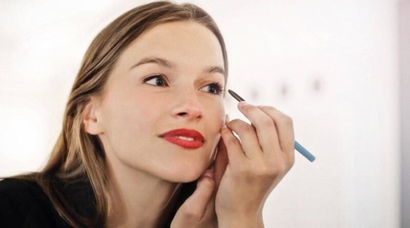 Suya Dayanıklı 7 Göz Kalemi ile Kalıcı Göz Makyajı