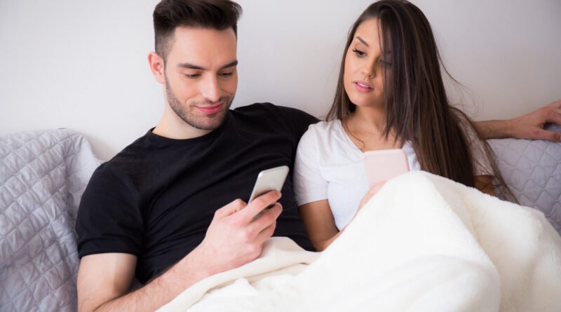 Güvensizlik İlişkinizi Tehdit Ediyor! Üstesinden Gelmenin 8 Yolu