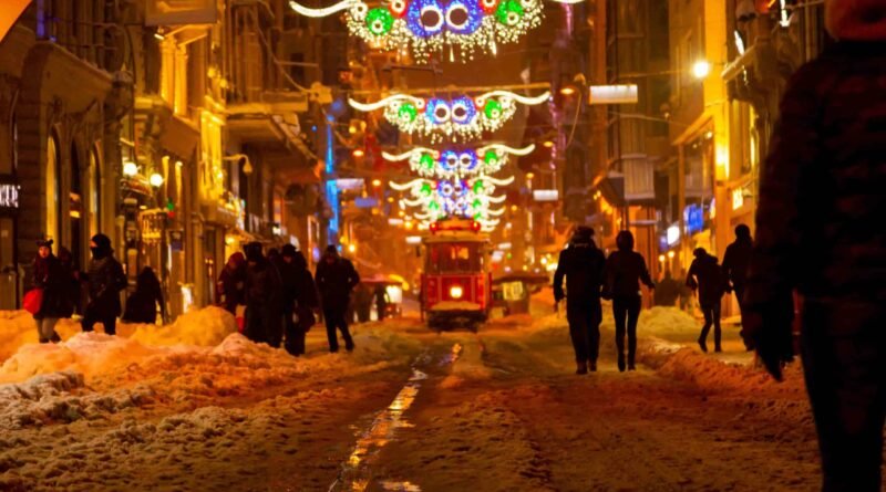 İstanbul'un Yılbaşı Süslemeleriyle Öne Çıkan Mekanlar ve AVM'ler Listesi