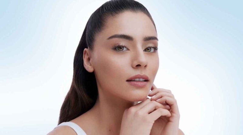 Sıla Türkoğlu, Pure Beauty'nin İlk Türk Marka Yüzü Oldu  
Watsons, "Birden çok etkisiyle birden gelen güzellik" mottosuna sahip Pure Beauty BB & CC kremlerinin tanıtımında Sıla Türkoğlu ile güçlü bir iş birliğine imza attı!