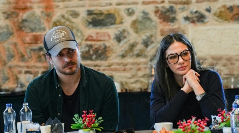 “Eşref Rüya” için geri sayım başladı! Çağatay Ulusoy ve Demet Özdemir'den okuma provasından ilk görüntüler...