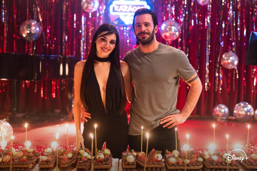 Hande Erçel ve Barış Arduç'un başrolde olduğu 'Aşkı Hatırla' dizisinin çekimleri sona erdi.
