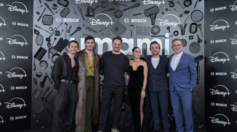 Burak Deniz ve Öykü Karayel’i bir araya getiren Umami gala düzenledi