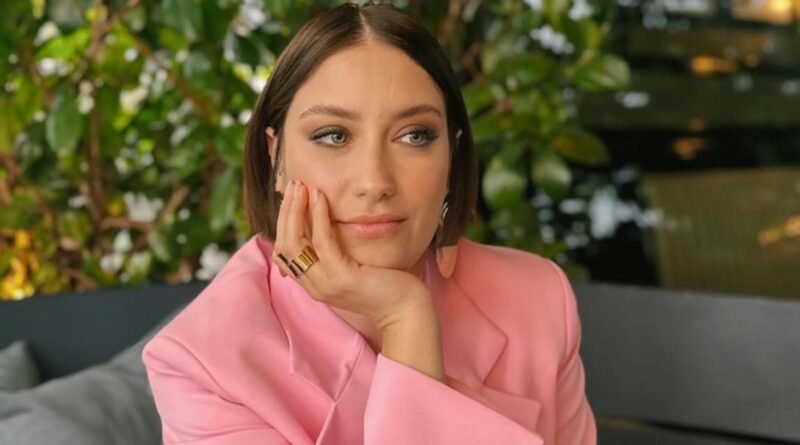 Hazal Kaya'dan yeni reklam anlaşması