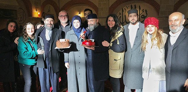Mina Demirtaş Celebrates Her 17th Birthday on Set!