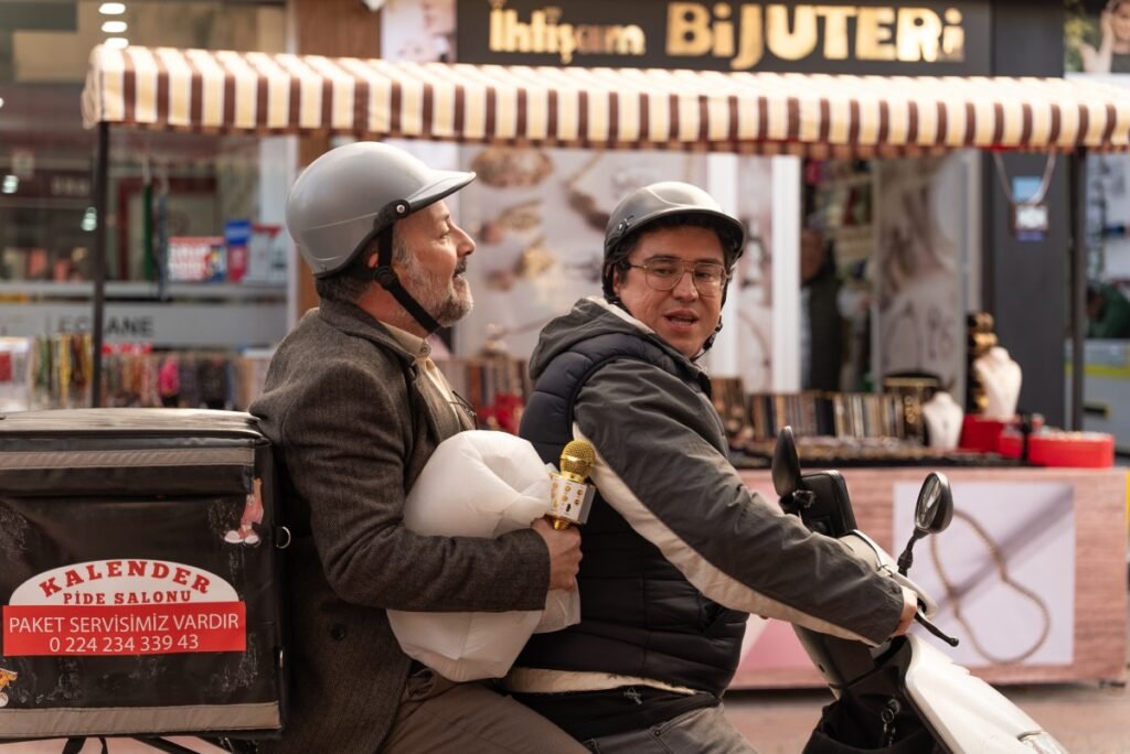 Tolga Çevik ve İbrahim Büyükak’ın başrollerini paylaştığı ‘Kalender Pide’den yeni görüntüler!