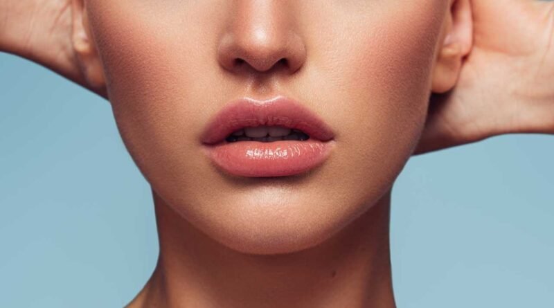 Dudaklar Neden Çatlar? Yumuşacık Dudaklar İçin 15 Harika Lip Balm Önerisi