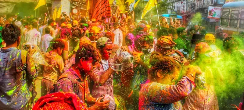 Hindistan'da Rengarenk Holi Festivali Nasıl Kutlanıyor?