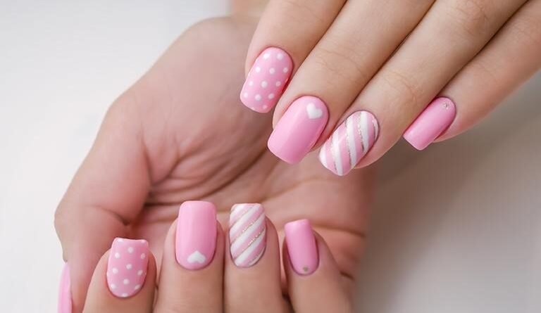 Nail Art Tasarımları ve Kullanmanız Gereken Malzemeler