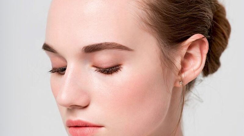 Aydınlık Günler: Cilde Parıltı Katan Aydınlatıcılar Son Zamanların Favorisi! Doğal Işıltı Bu Ay Gündemimizde.