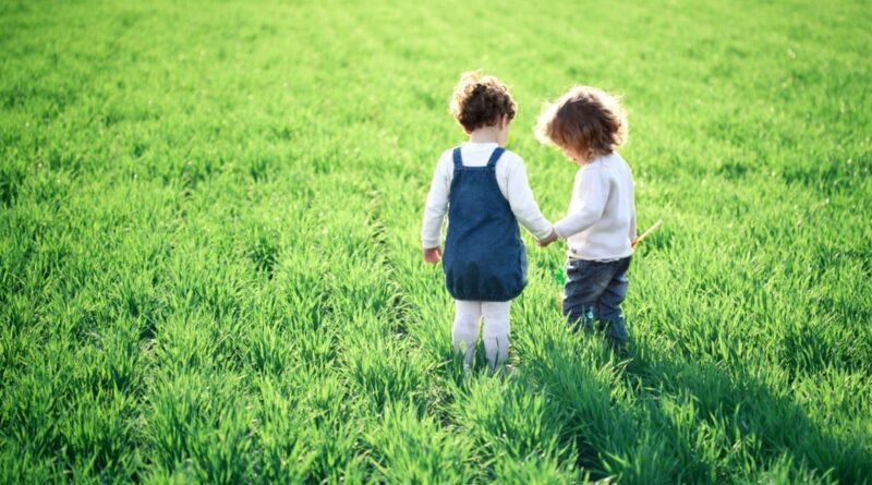 Çocukluk Arkadaşlıklarını Devam Ettirmeli Miyiz? | İlişkiler