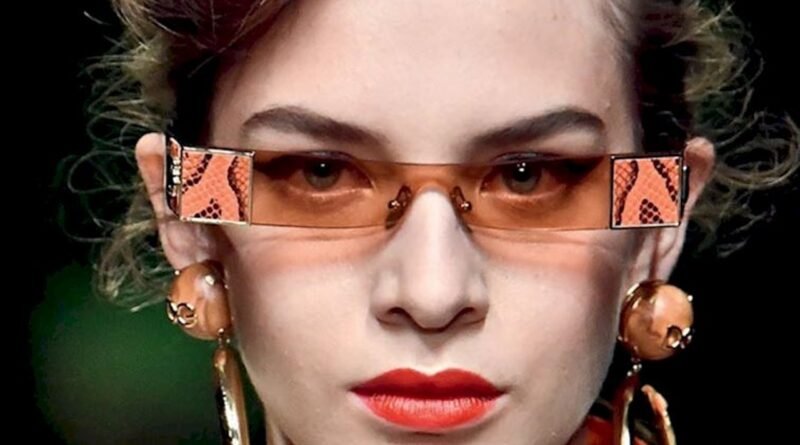 Hazır Misin?  
Kırmızı rujunu sürdüysen, her şey yolunda demektir! Güçlü, zamansız ve tartışmasız bir feminenlik... Kendinizi iyi hissetmenin sırrını uzaklarda aramayın!