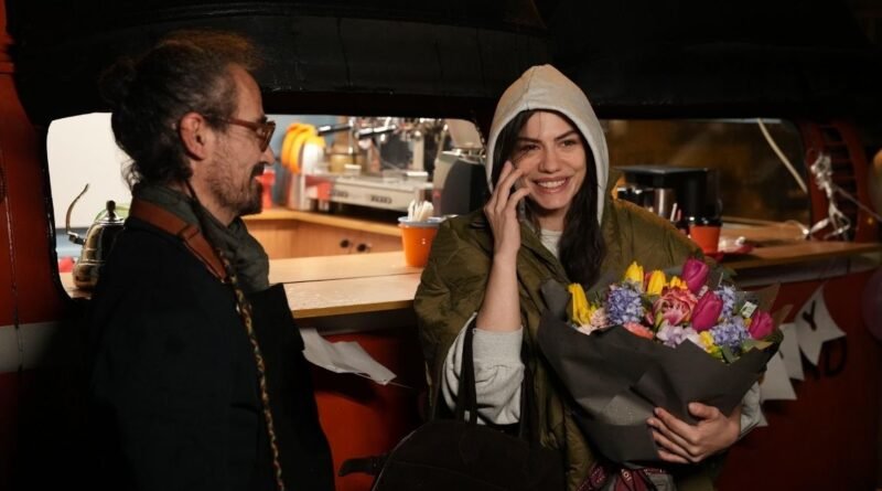Demet Özdemir... Eşref Rüya Setinde Uluslararası Doğum Günü Kutlaması