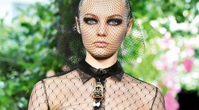 "Ölü Gelin"ler: Bu fotoğraf, "Ölü Gelin" filminden bir sahne değil; Dior'un 2019-2020 Sonbahar/Kış Haute Couture defilesine ait. 5 yıl önce 

HABERE GİT