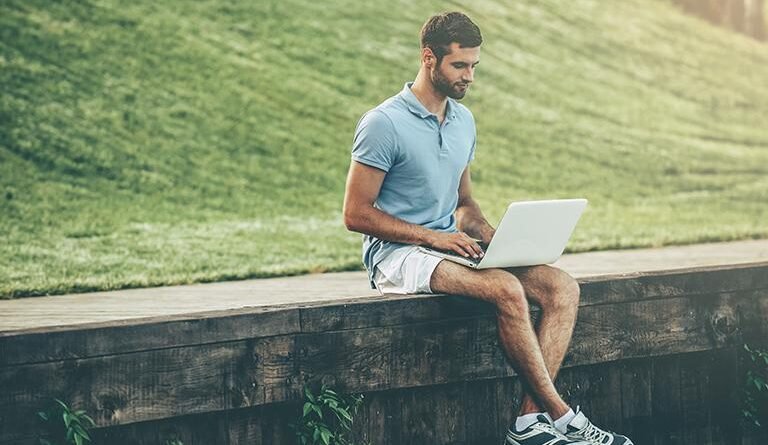 Erkekler için Yaz Alışverişi: Polo Tişört ve Şort Seçenekleri