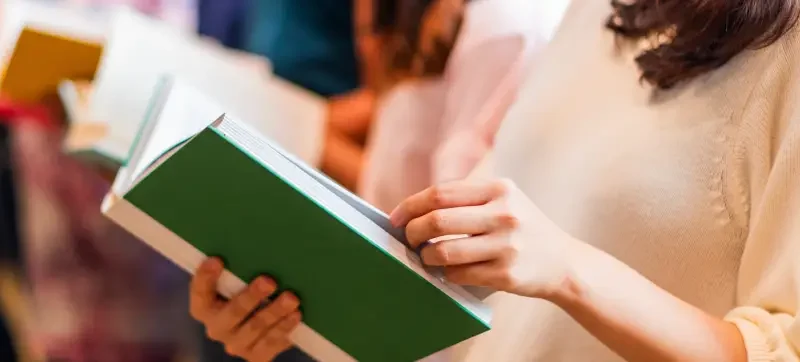 Seyahat Eden mi, Kitap Okuyan mı Daha Bilgili?