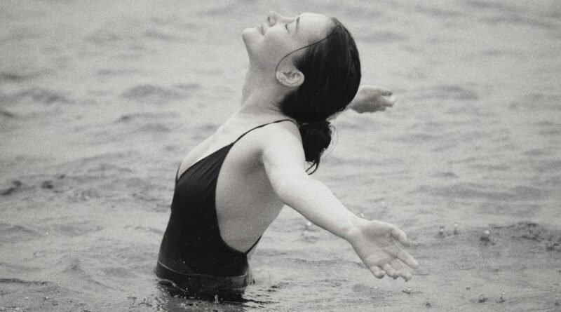 Cool Girl Sendromu: Gerçekten özgür müyüz, yoksa duygularımızı mı bastırıyoruz?