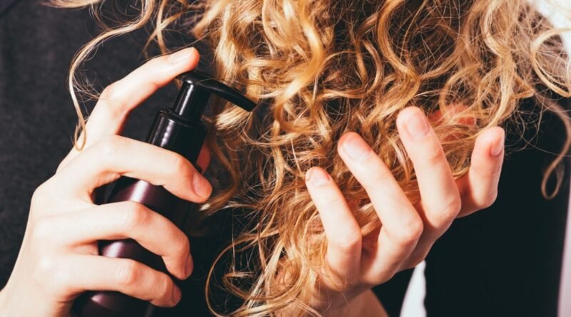 Kıvırcık saçlara nasıl bakım yapılmalıdır?