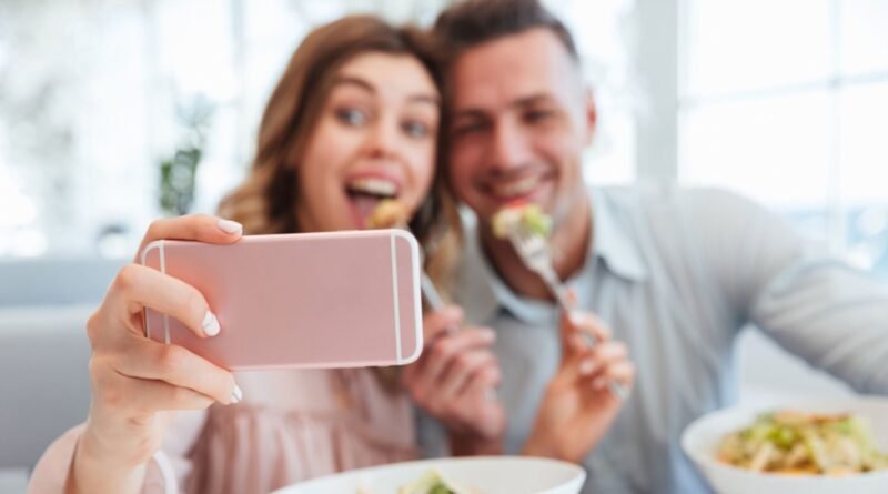 Sosyal medyada neşeli görünen çiftler gerçekte mutsuz mu?