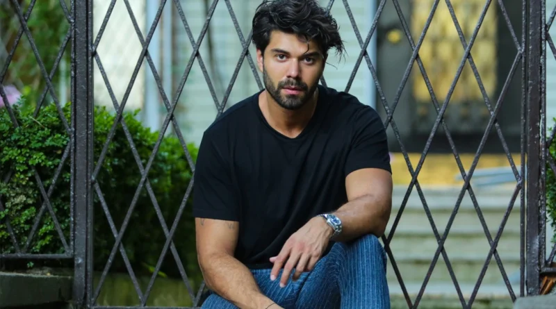 Batuhan Ekşi, "Çift Kişilik Oda" Dizisinde Teoman Rolüyle Karşımızda