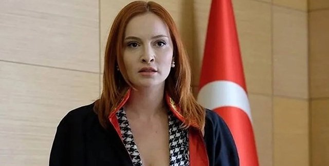 Başak Gümülcinelioğlu Diziden Çıkarıldı; Açıklama Yaptı!
