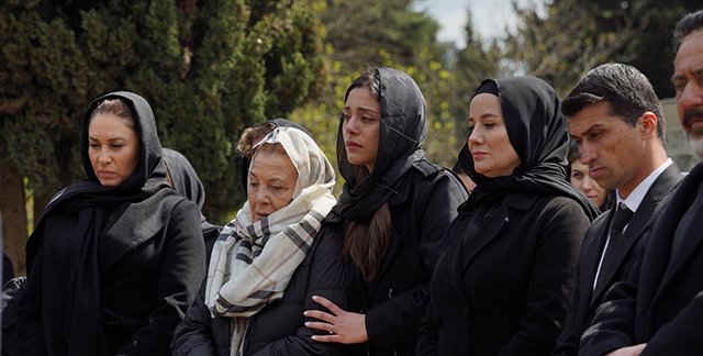 Kızılcık Şerbeti: ÜNAL AİLESİ İÇİN YENİ BİR DÖNEM BAŞLIYOR!
