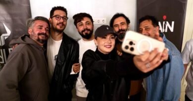 Uraz Kaygılaroğlu, Burcu Özberk ve Yiğit Özşener’in “Karanlık Oda” Ekibi İlk Kez Buluştu: Güçlü Kadro Okuma Provasında!