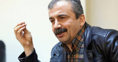 Sırrı Süreyya Önder'in Vefatı Ünlüleri Derin Üzüntüye Boğdu! Hastaneye Koşanlar ve Veda Paylaşımı Yapanlar Var...