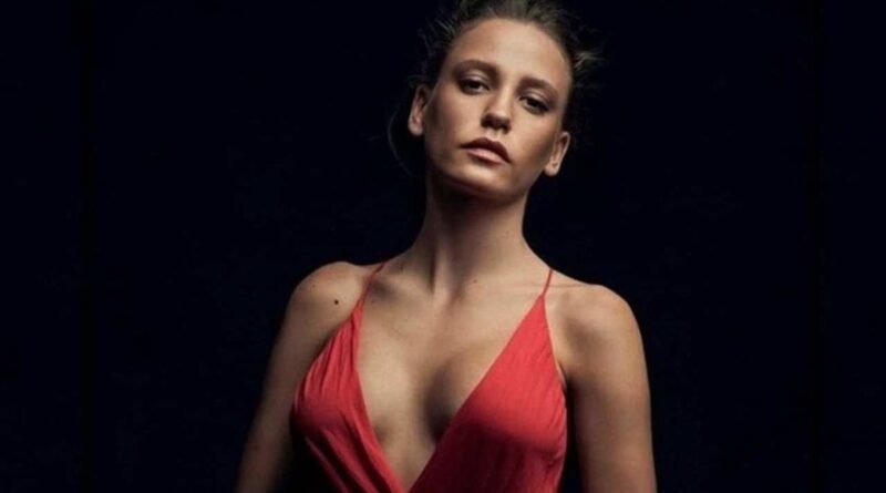 Serenay Sarıkaya Geri Döndü - Magazin Haberleri