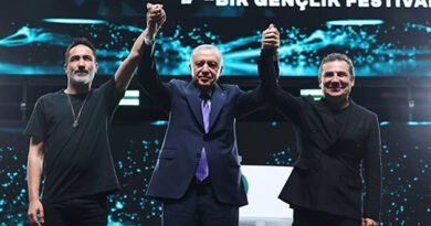 Ben Bir Müzisyenim, Siyasi Kimliğim Yok!