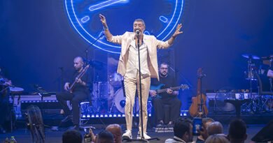 53 Yaşına Girdi, Hala Bekarım!