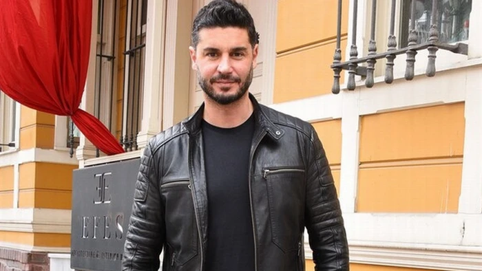 Berk Oktay: 'Depremde yalın ayak dışarı fırladık'