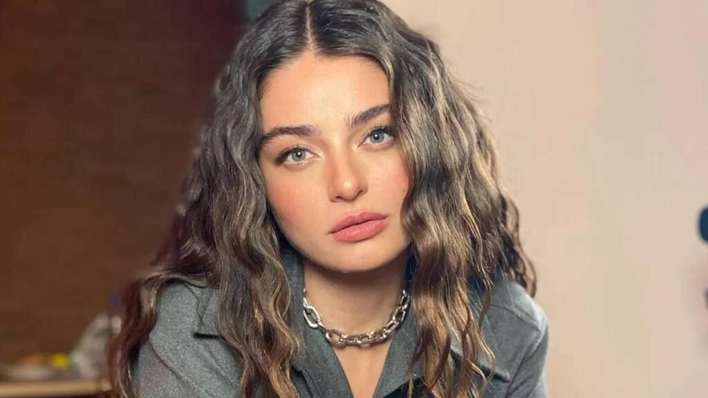 Ayça Ayşin Turan'ın Yeni Adresi Açıklandı