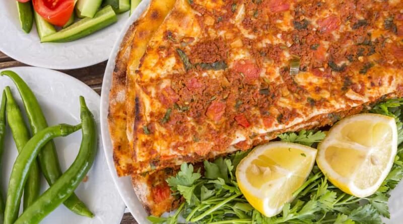 İstanbul'da Lahmacun Deneyebileceğiniz En İyi 20 Mekan Rehberi
