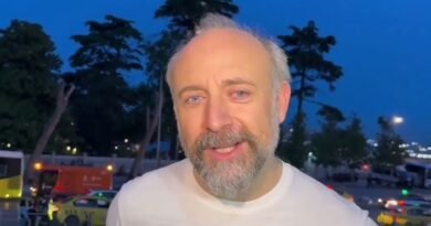Halit Ergenç'ten Muhabire Duygusal Rica: "Ne Olur Hepsini Sil Babacığım"