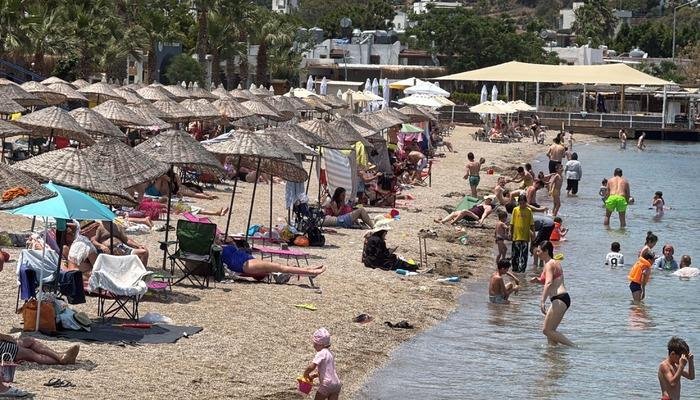 Bodrum'da Bayramın İkinci Günü Sahiller Kalabalıklaştı
