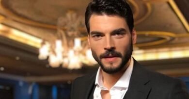 Akın Akınözü'nden nostaljik paylaşım! Takipçilerini geçmişe yolculuğa çıkardı.