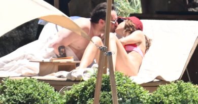 Yağmur Ünal ve Eren Kesimer Bodrum'da Aşk Dolu Tatil Keyfi Yaşıyor!