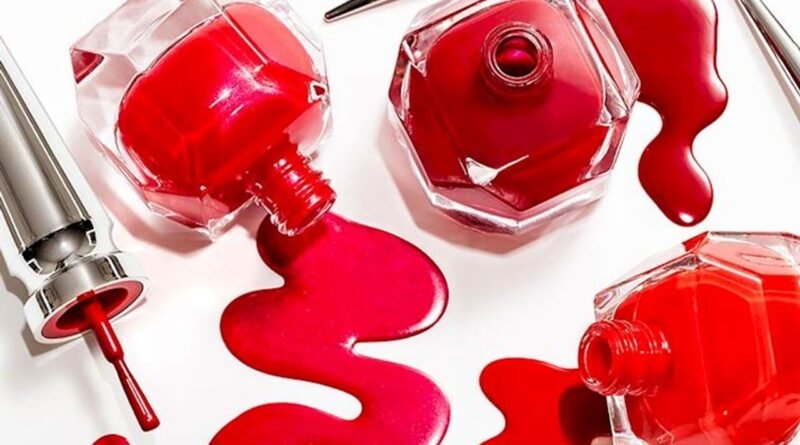 Üç Yeni Kırmızı Ton: Christian Louboutin Beauté'nin Oje Ailesine Eklendi!