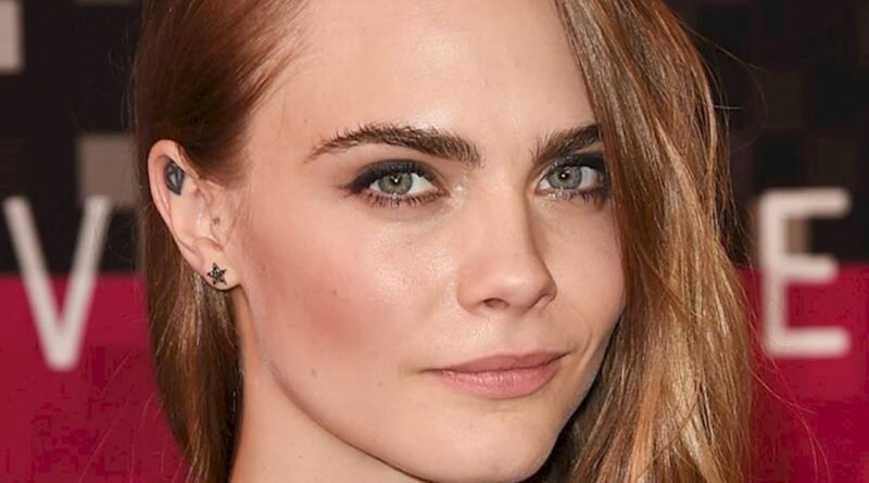 Cara Delevingne, Rimmel'in Yeni Yüzü oldu.