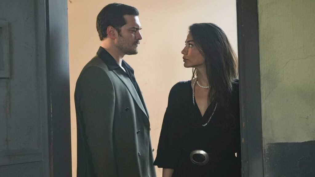 Eşref Rüya’nın Kamera Arkası: Çağatay Ulusoy ve Demet Özdemir’in Setteki Samimi Anları