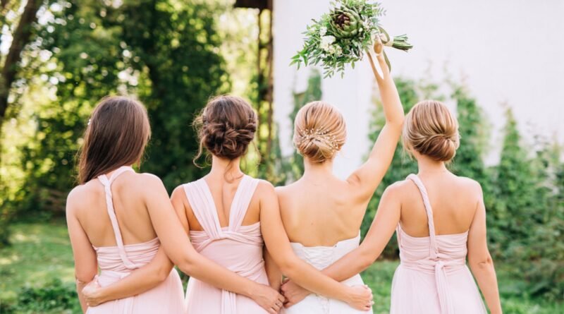 Her düğün için uygun bir elbise mutlaka bulabilirsiniz  
                                                       Moda