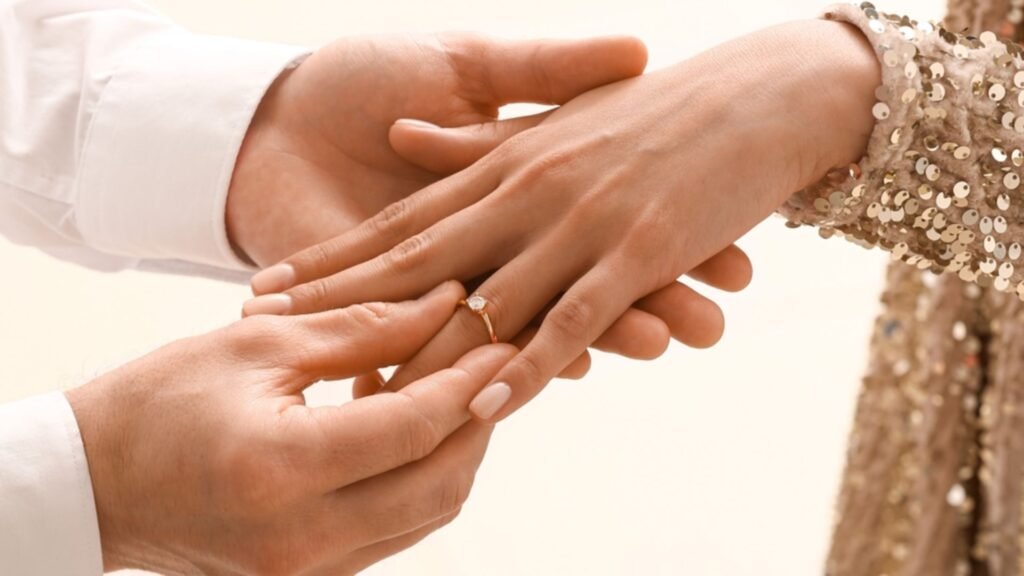 Elmas ve pırlanta nedir? Pırlantanın özellikleri nelerdir? 
Elmas ve Pırlanta Hakkında Bilgi: Pırlantanın Temel Özellikleri Nelerdir?