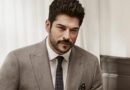 Burak Özçivit'in Sakalı ve Bıyığı Gitti; "Tatildeyiz!"