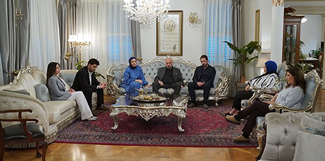 Kızılcık Şerbeti: Yeni Sezonda Yeni Yönetmen ve Yeni Oyuncular!